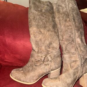 Stylish Women's Brown Boots